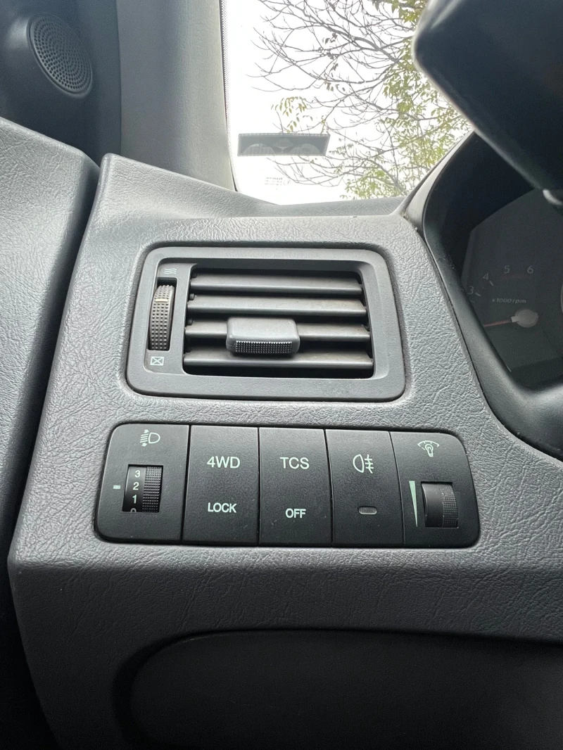 Hyundai Tucson 2.0 CRDI 4x4, снимка 9 - Автомобили и джипове - 52333811