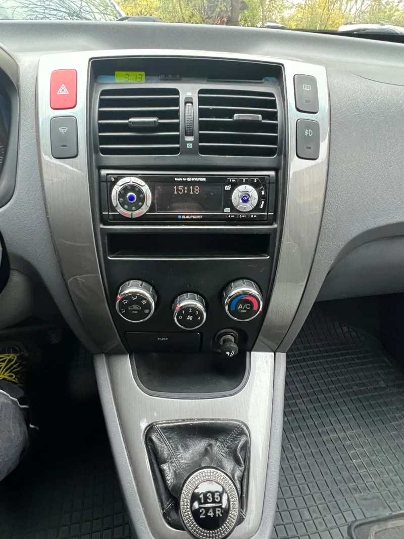 Hyundai Tucson 2.0 CRDI 4x4, снимка 11 - Автомобили и джипове - 52333811