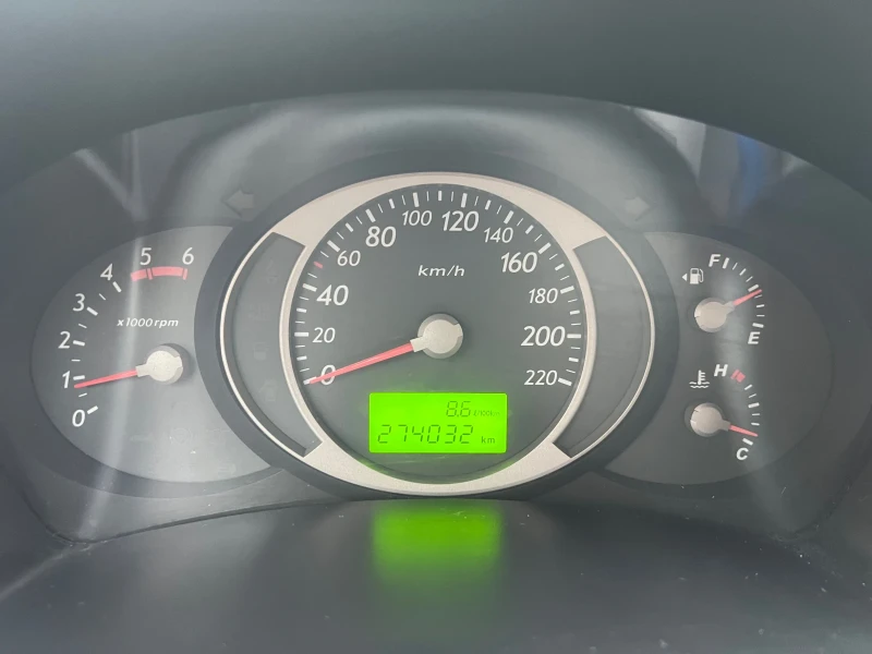 Hyundai Tucson 2.0 CRDI 4x4, снимка 12 - Автомобили и джипове - 52333811