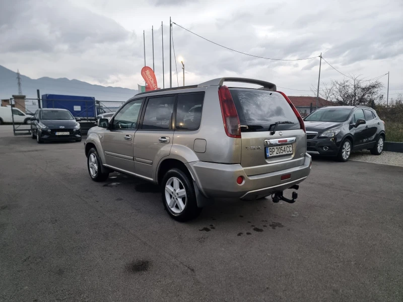 Nissan X-trail 2.2TDI, снимка 4 - Автомобили и джипове - 52563747