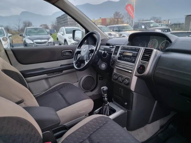 Nissan X-trail 2.2TDI, снимка 16 - Автомобили и джипове - 52563747