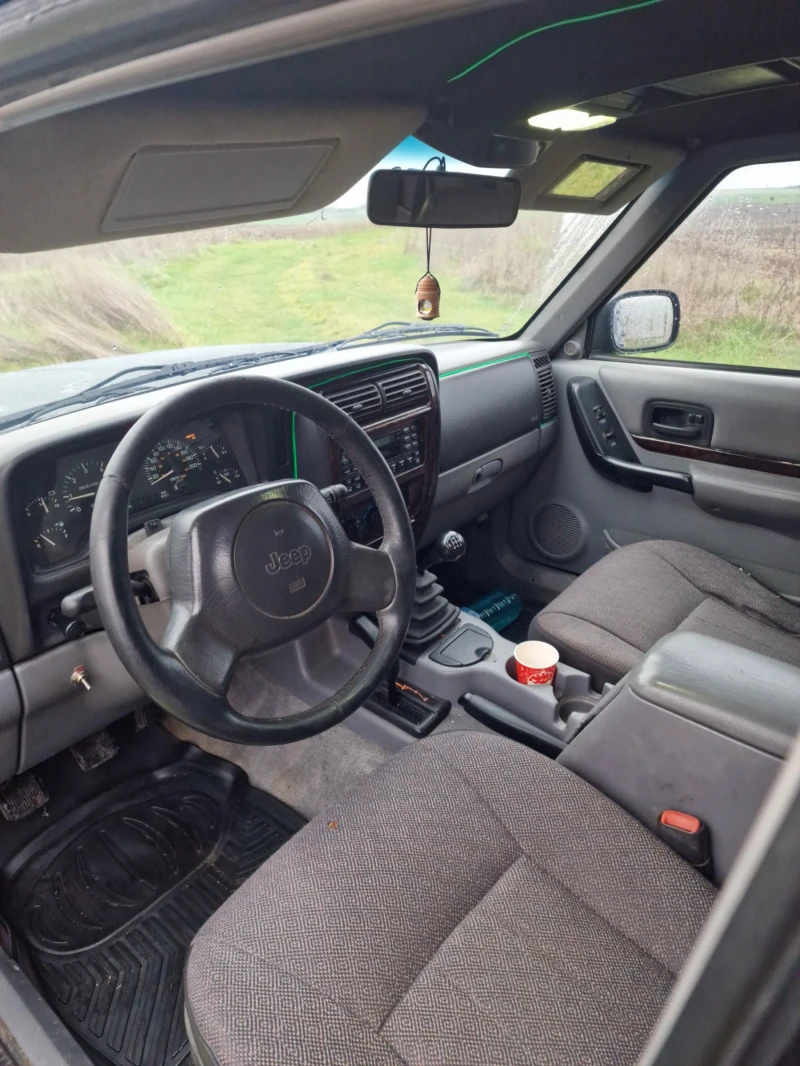 Jeep Cherokee 2.5, снимка 6 - Автомобили и джипове - 52892435