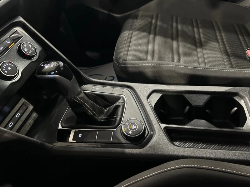 VW Tiguan 2.0T, 4Motion, снимка 12 - Автомобили и джипове - 53239792