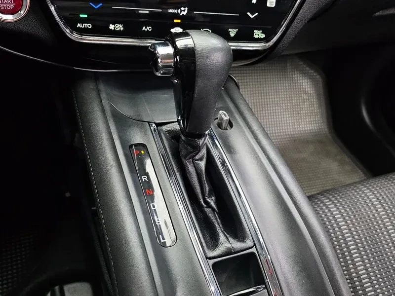 Honda Hr-v 1.8 Бензин, снимка 8 - Автомобили и джипове - 55571903