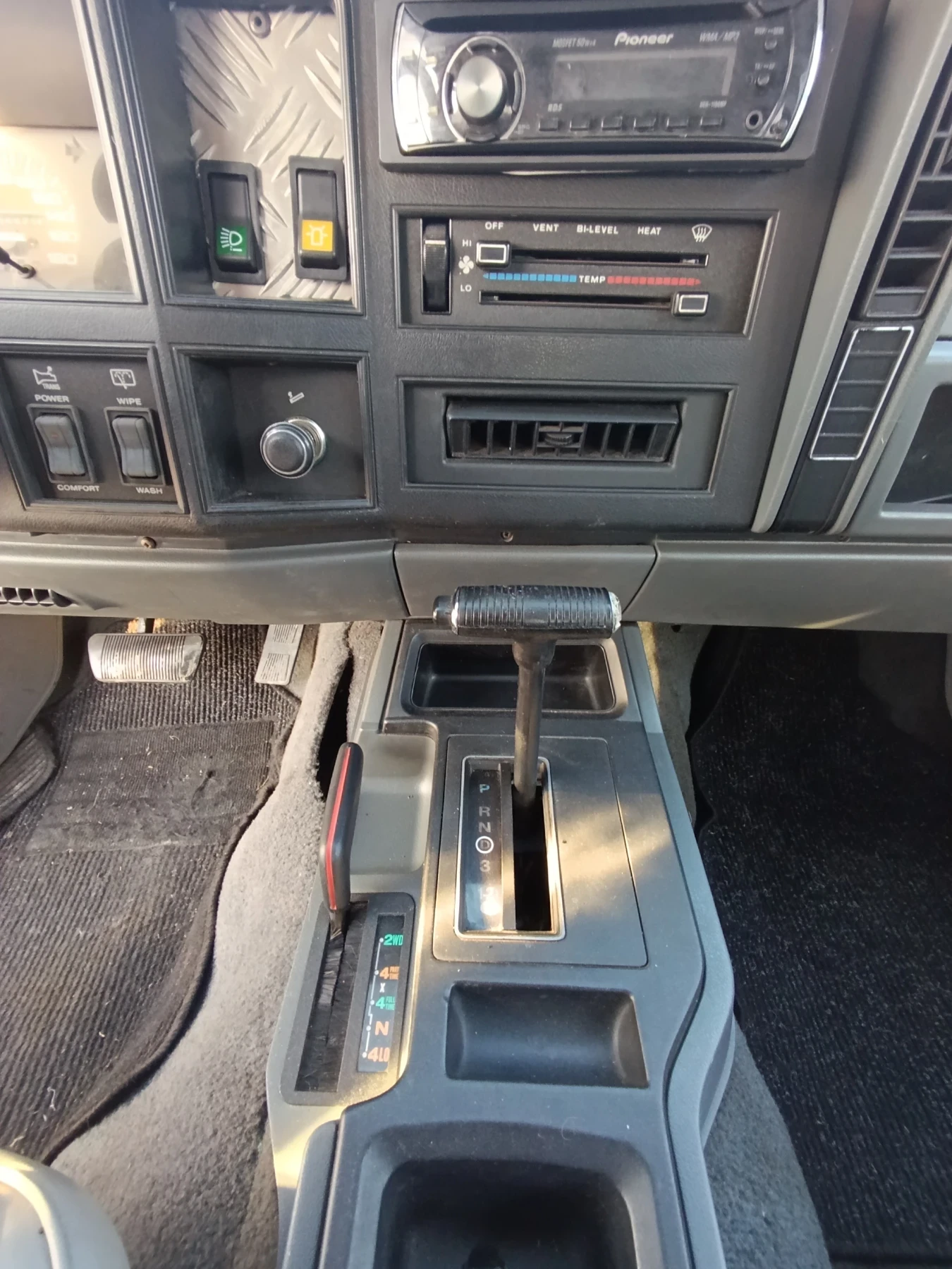 Jeep Cherokee 4.0 Automatic  | Mobile.bg   14