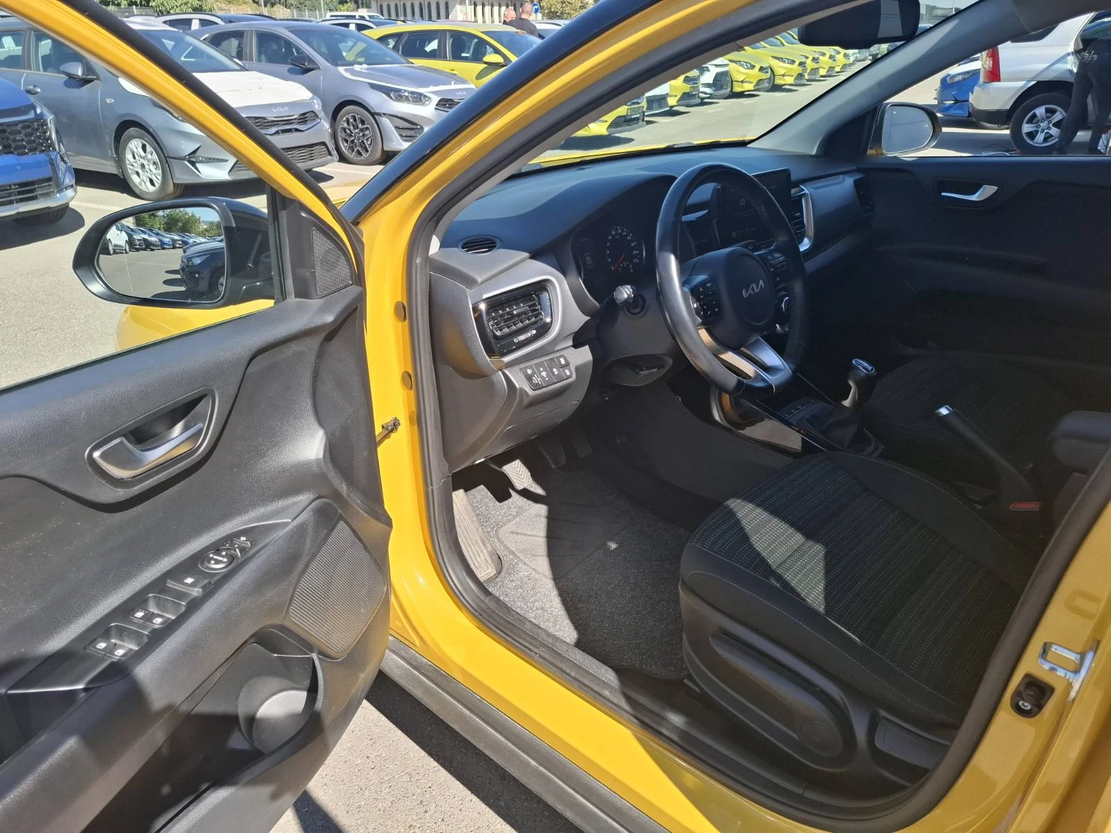 Kia Stonic 1.0 EX Турбо Гаранция - изображение 9