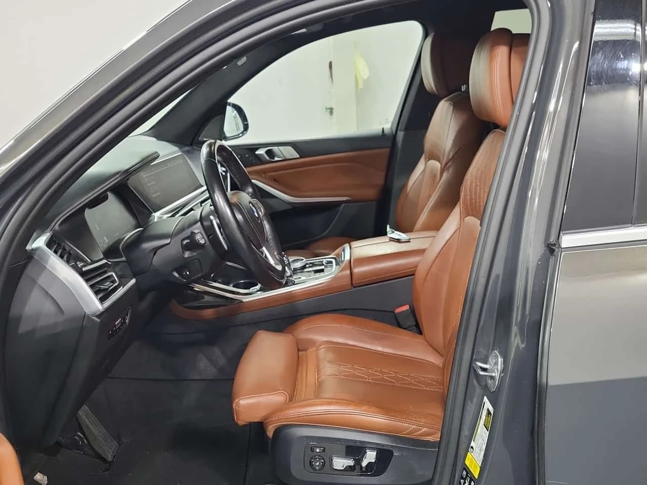 BMW X7 * xDrive40i * DISTRONIC* HARMAN/KARDON* 360* ОБДУХ, снимка 5 - Автомобили и джипове - 53760464