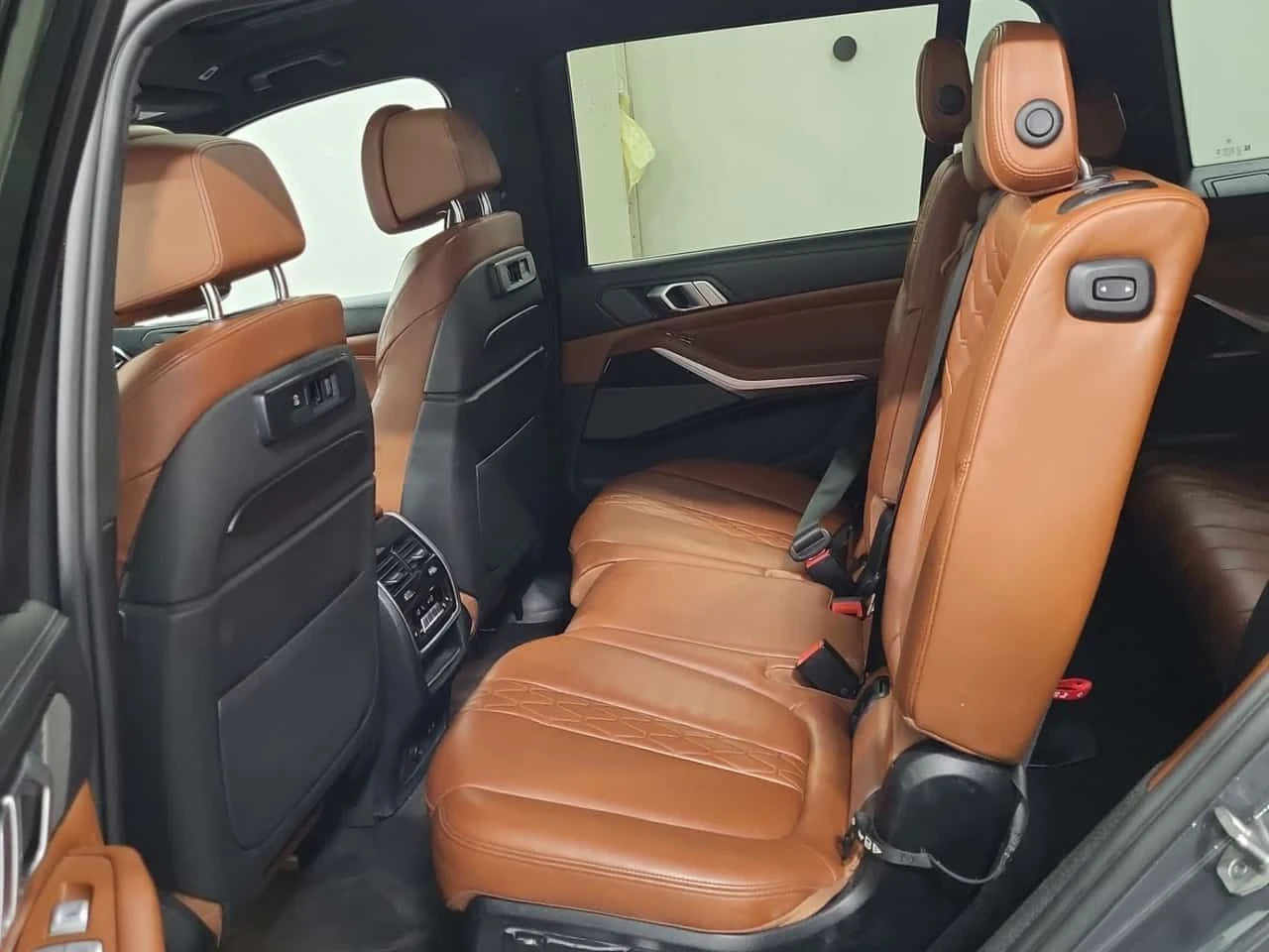 BMW X7 * xDrive40i * DISTRONIC* HARMAN/KARDON* 360* ОБДУХ, снимка 16 - Автомобили и джипове - 53760464