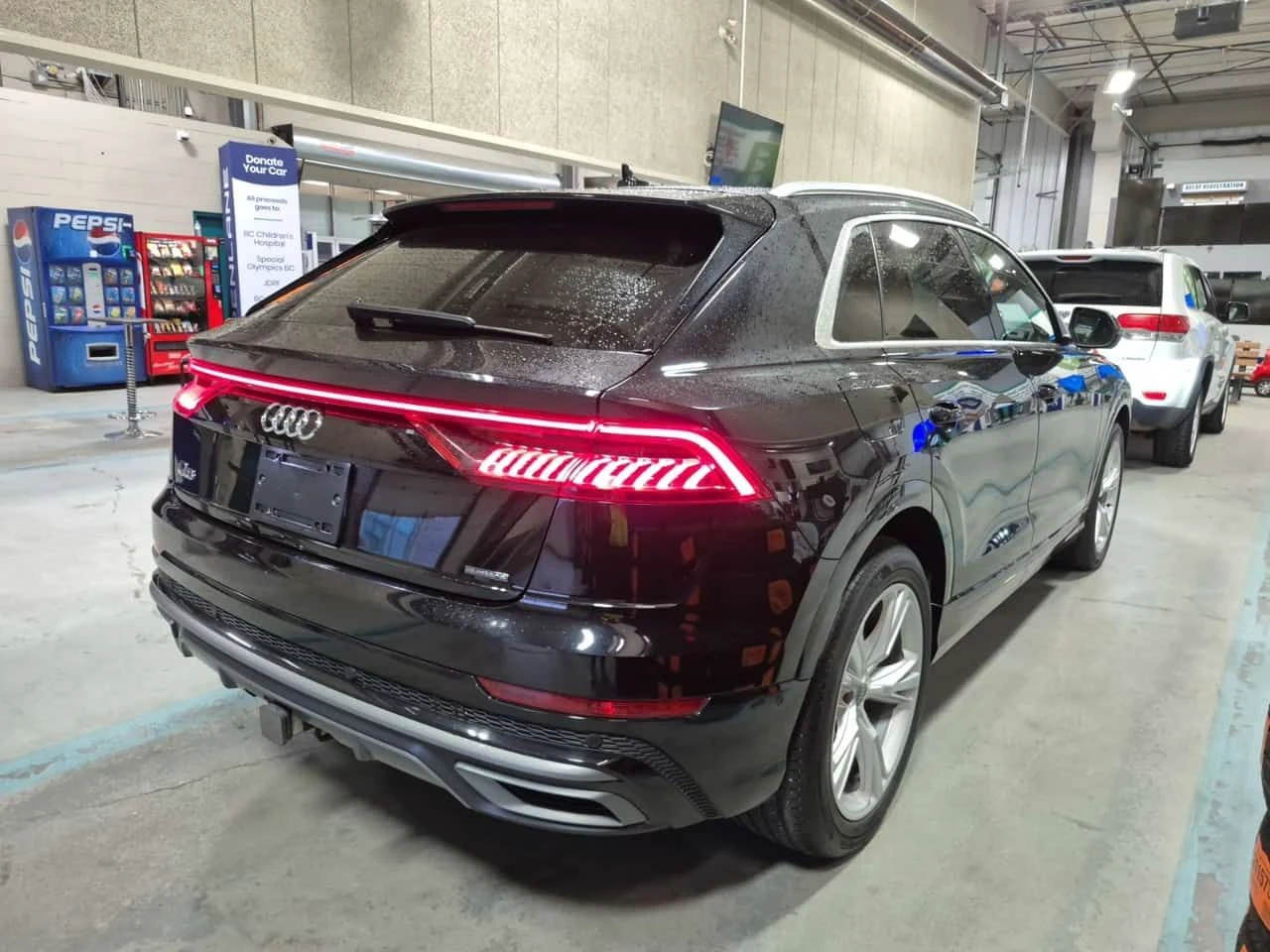 Audi Q8 PROGRESSIV Quattro | PANO | 360  | ПОДГРЕВИ | , снимка 3 - Автомобили и джипове - 53820331