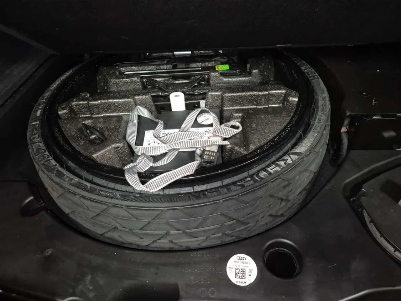 Audi Q8 PROGRESSIV Quattro | PANO | 360  | ПОДГРЕВИ | , снимка 12 - Автомобили и джипове - 53820331