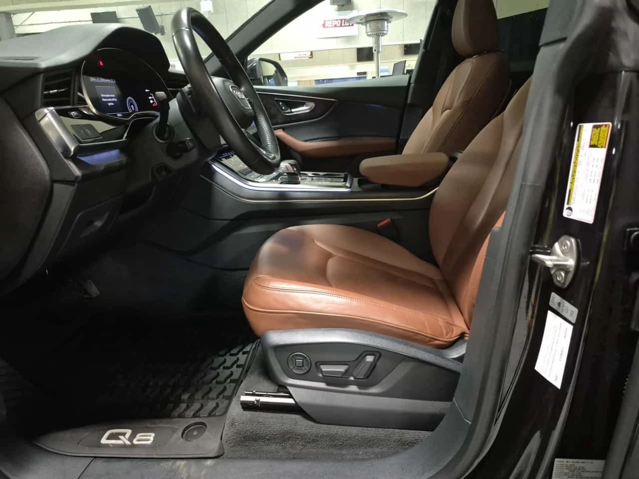 Audi Q8 PROGRESSIV Quattro | PANO | 360  | ПОДГРЕВИ | , снимка 5 - Автомобили и джипове - 53820331