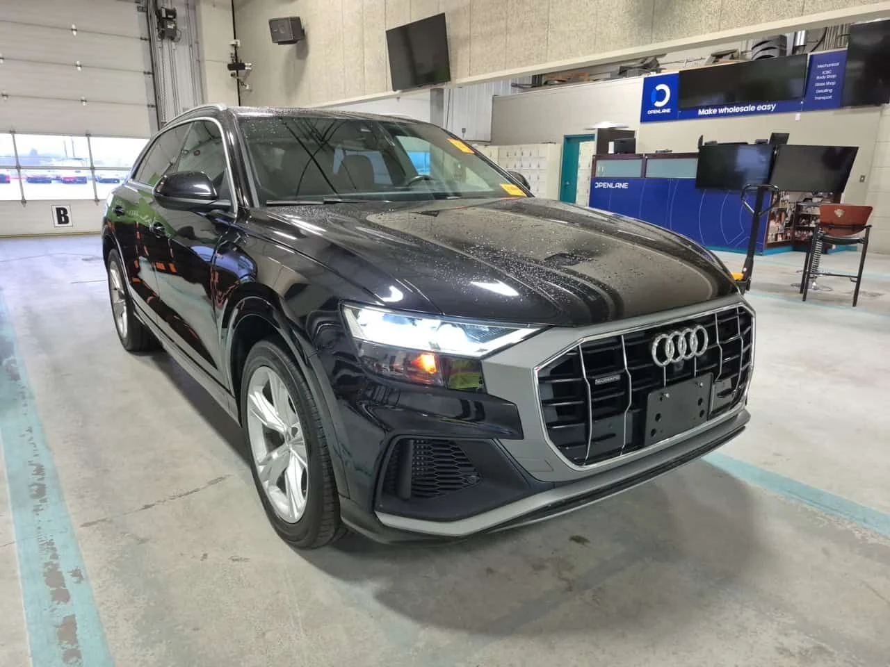 Audi Q8 PROGRESSIV Quattro | PANO | 360  | ПОДГРЕВИ | , снимка 2 - Автомобили и джипове - 53820331