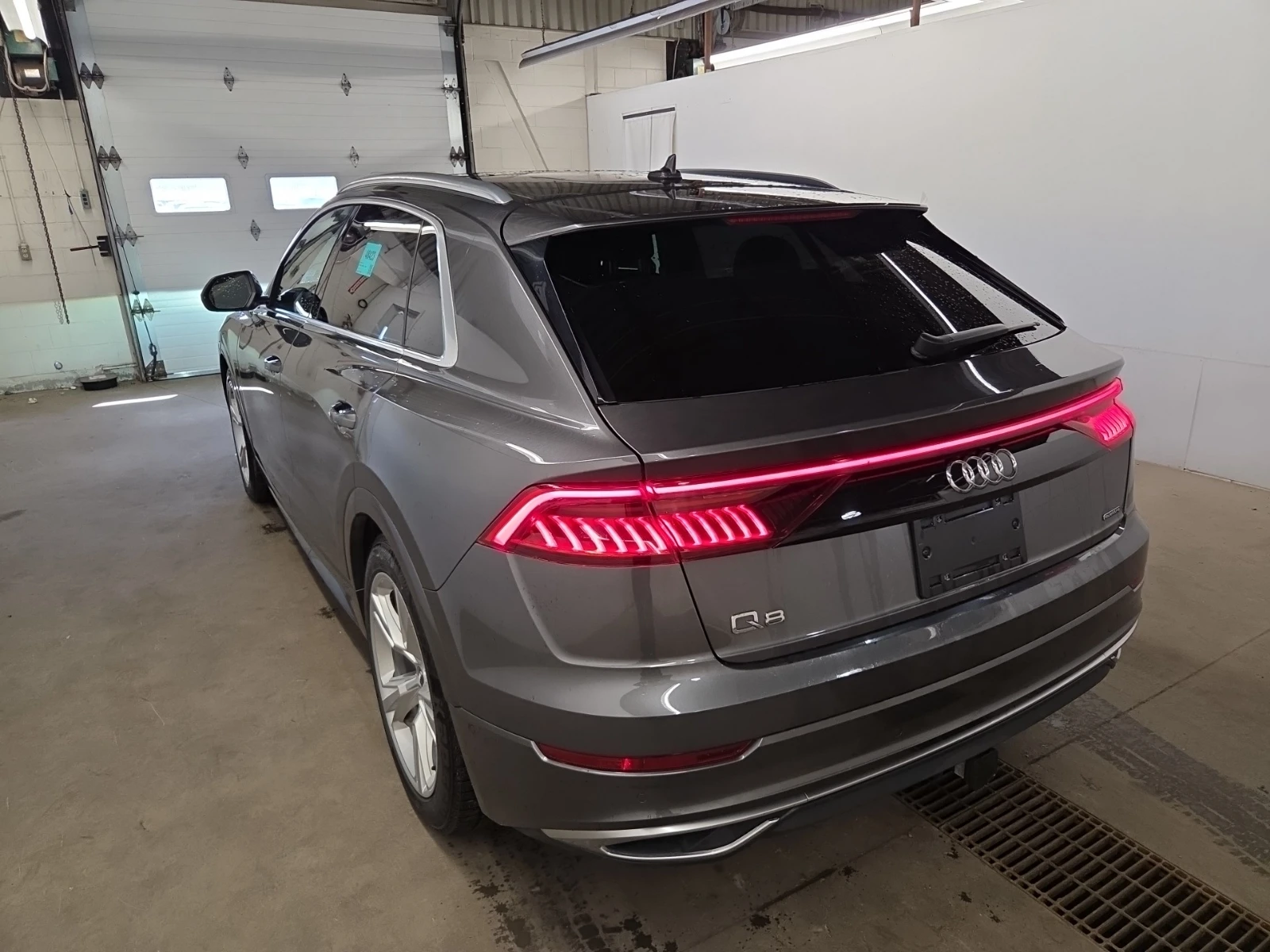 Audi Q8 TECHNIK * CARFAX * ОБДУХВАНЕ * Цена до БГ * , снимка 4 - Автомобили и джипове - 54424302