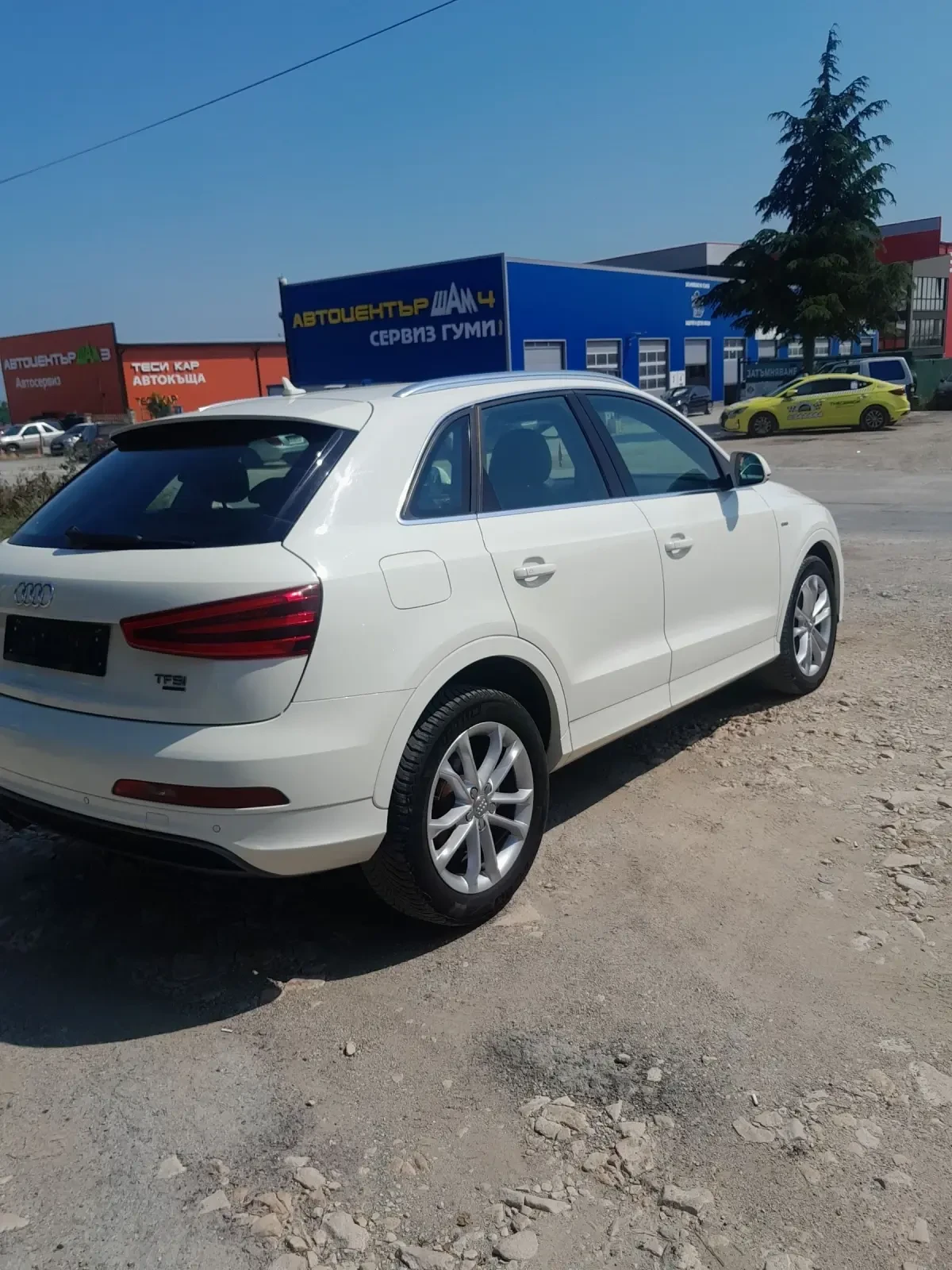 Audi Q3 2.0 , снимка 6 - Автомобили и джипове - 54791892