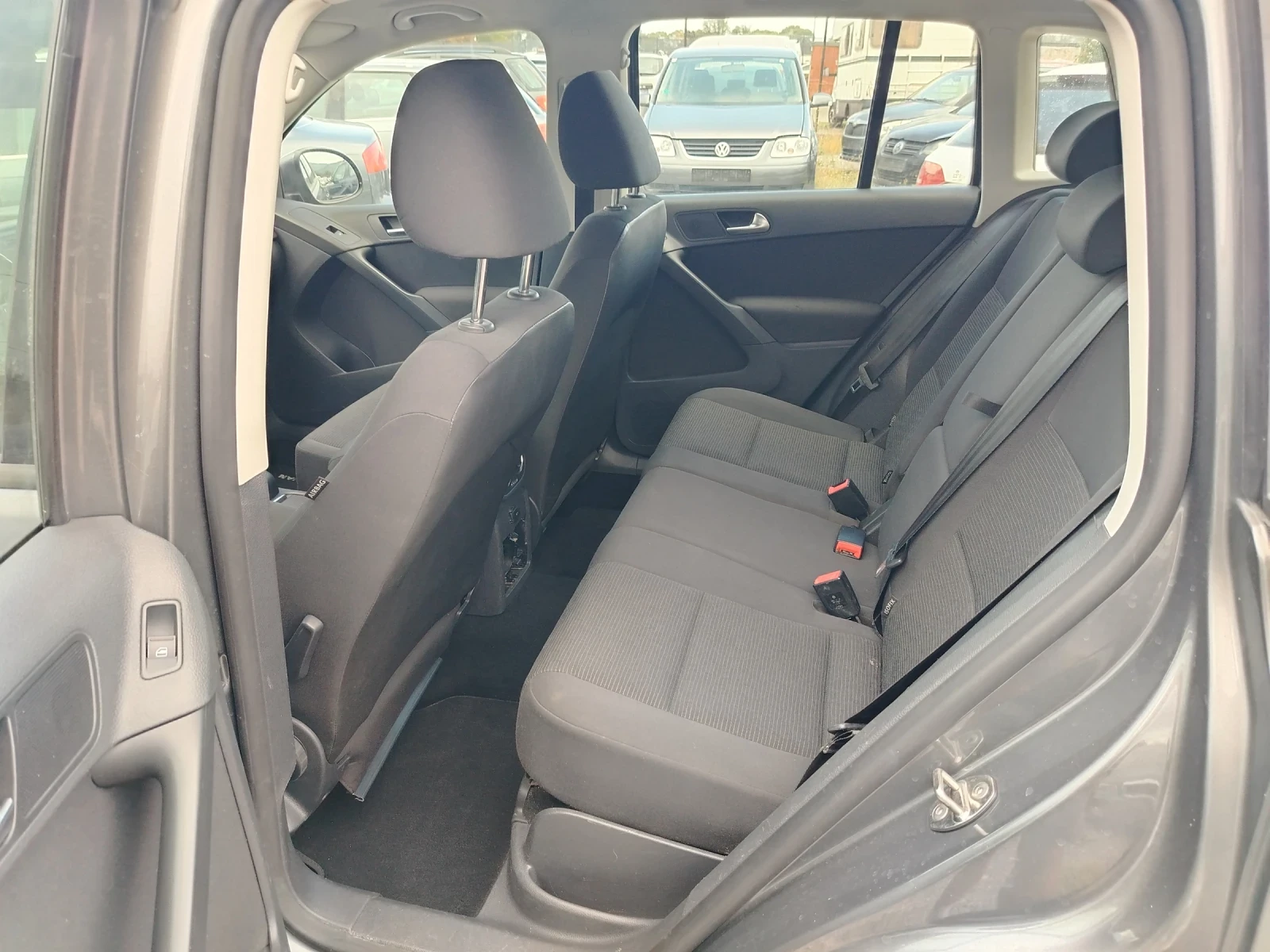 VW Tiguan 2.0 TDI 4MOTION AVTOMAT , снимка 14 - Автомобили и джипове - 55890197
