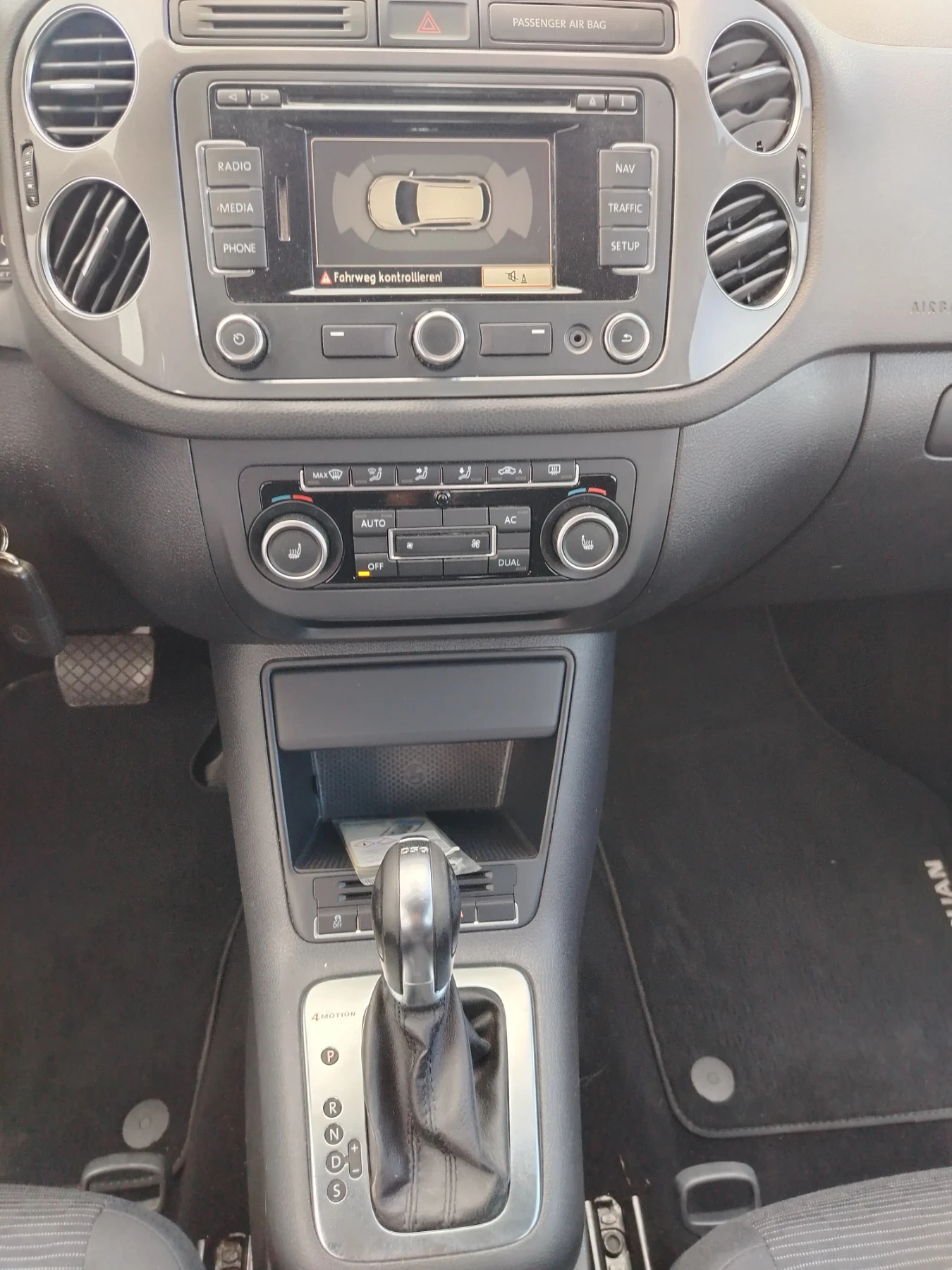 VW Tiguan 2.0 TDI 4MOTION AVTOMAT , снимка 16 - Автомобили и джипове - 55890197