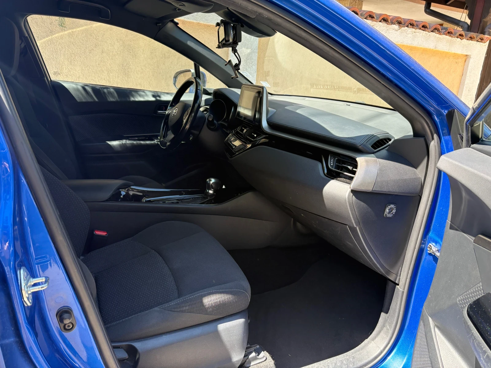 Toyota C-HR 1.8 Hybrid, снимка 7 - Автомобили и джипове - 55912023