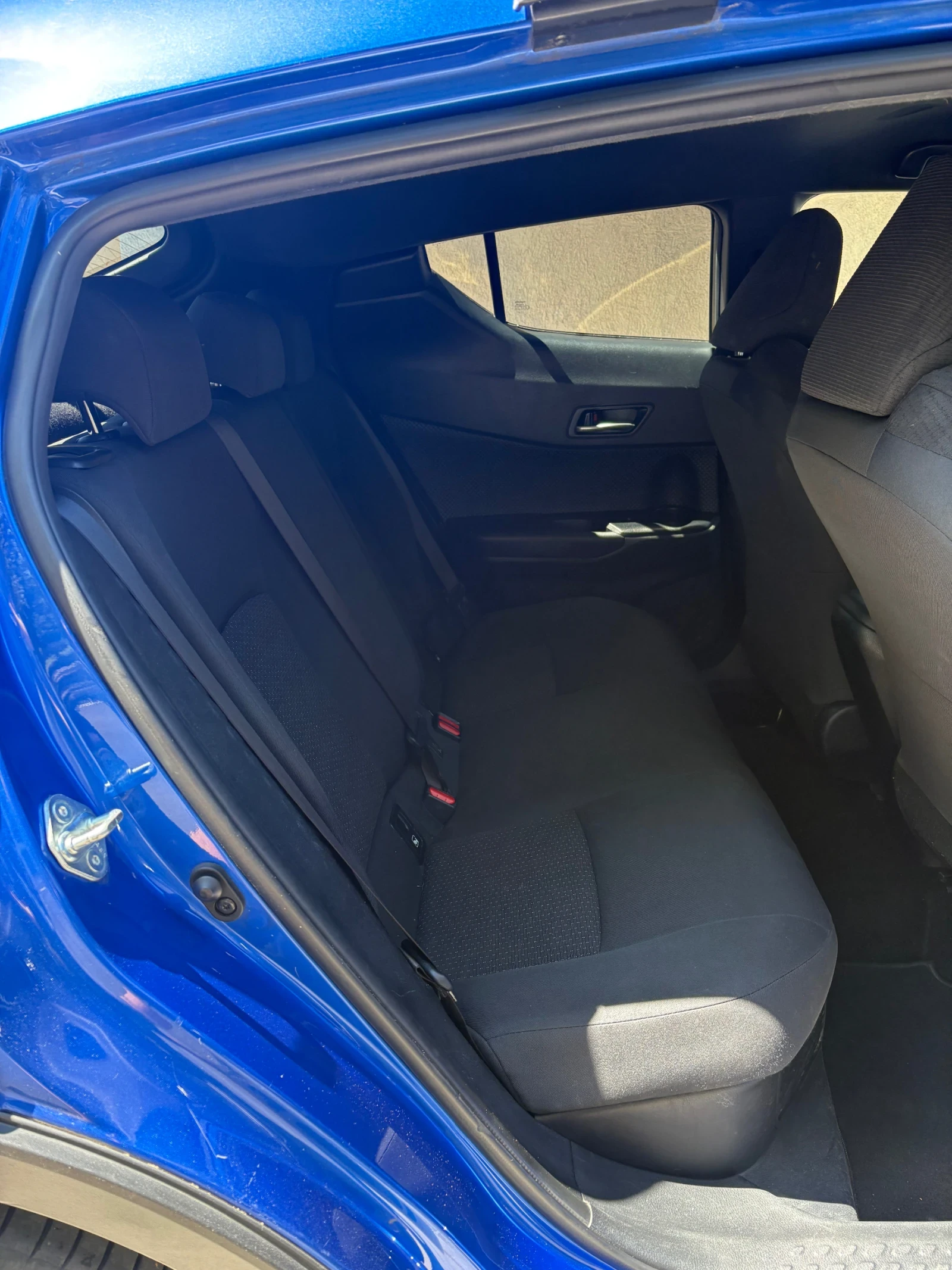 Toyota C-HR 1.8 Hybrid, снимка 6 - Автомобили и джипове - 55912023