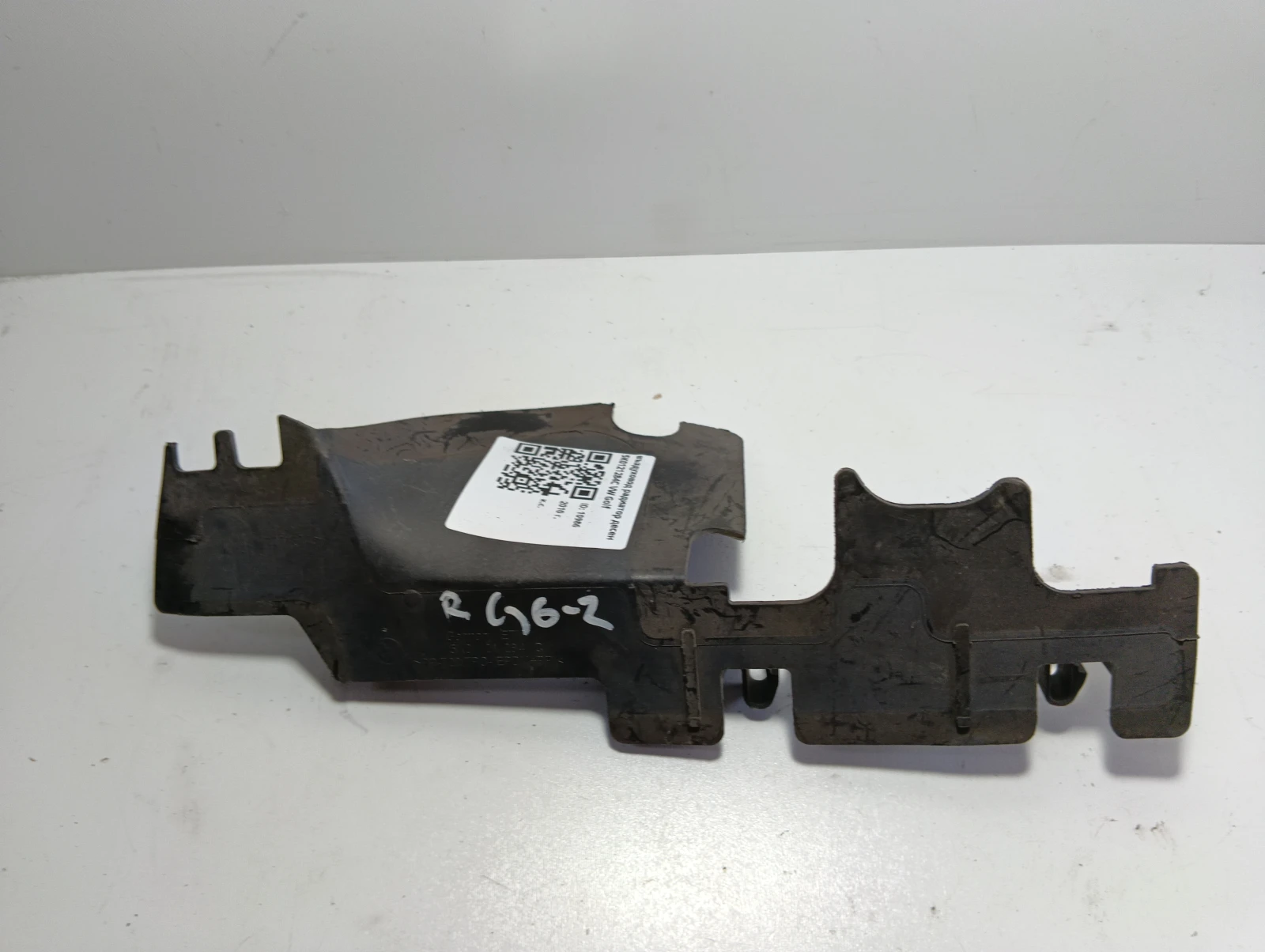 въздуховод радиатор десен 5K0121284C VW Golf
