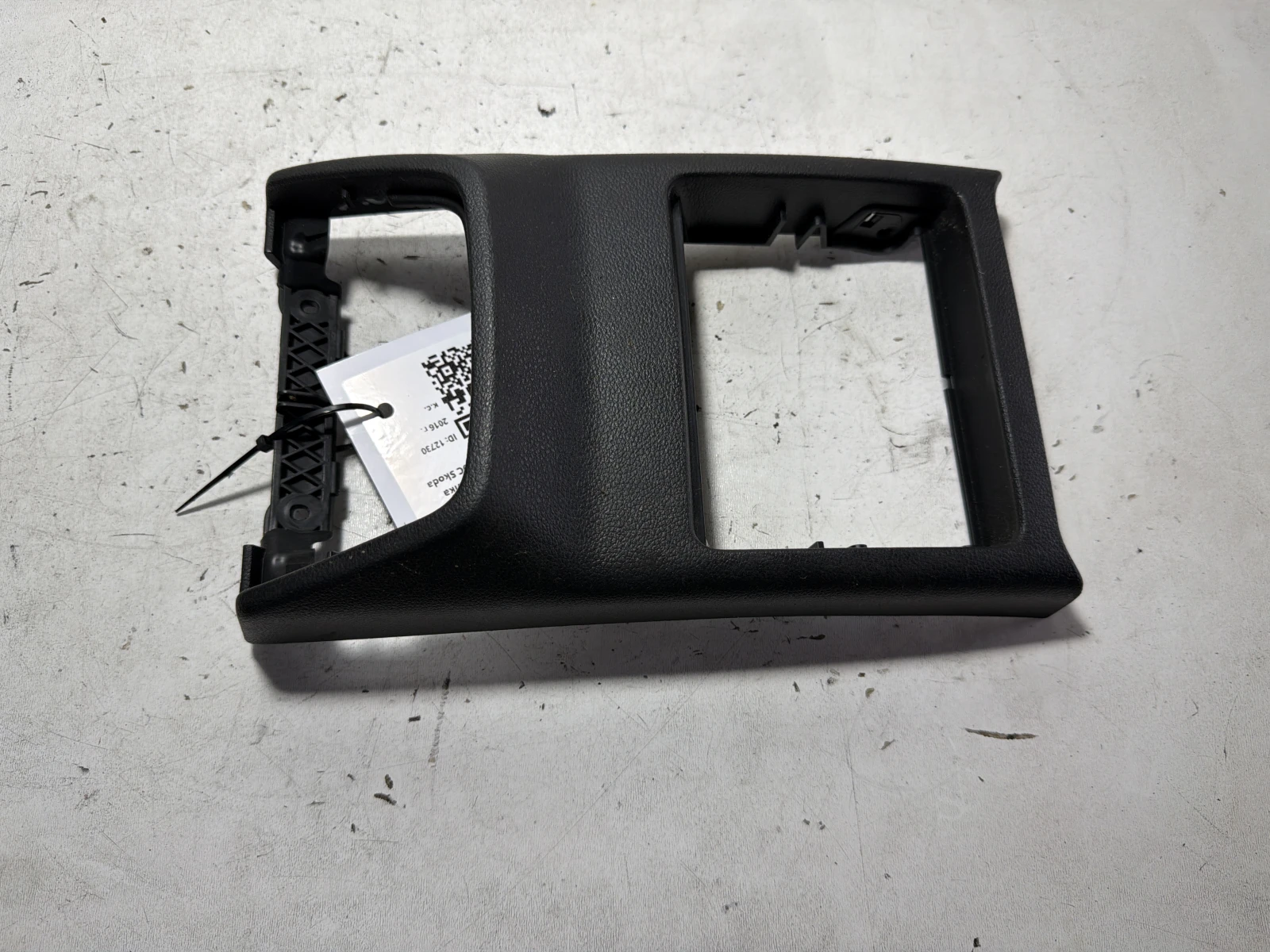 пластмаса задна духалка 5E0857289 5E0857289C Skoda Octavia