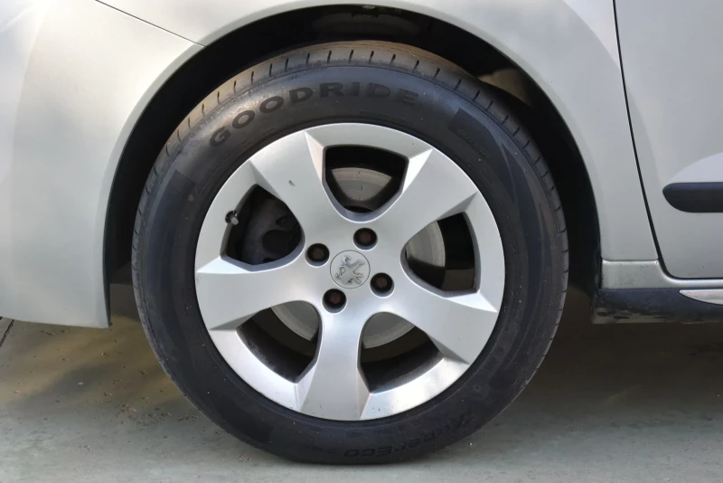Peugeot 3008 1.6Т Автоматик, снимка 9 - Автомобили и джипове - 51522620