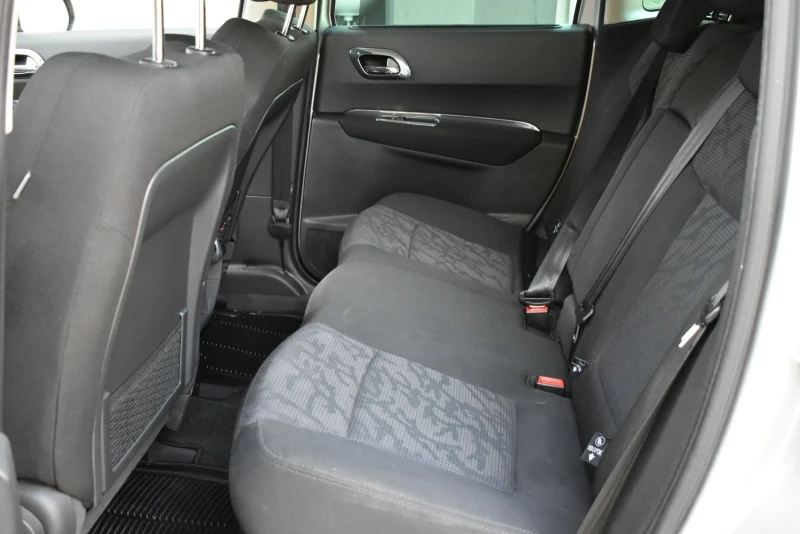Peugeot 3008 1.6Т Автоматик, снимка 12 - Автомобили и джипове - 51522620