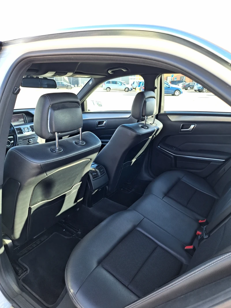 Mercedes-Benz E 200, снимка 14 - Автомобили и джипове - 51799134