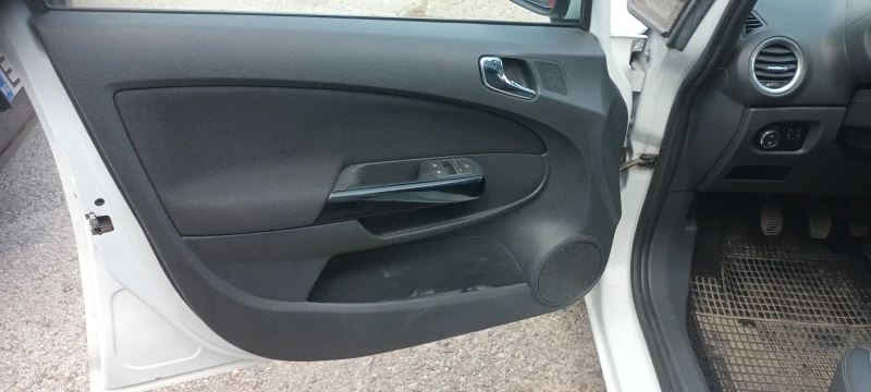 Opel Corsa 1.4, снимка 11 - Автомобили и джипове - 52080792