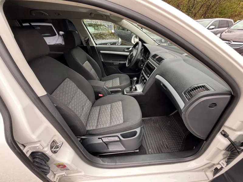 Skoda Octavia 1.6 TDI, снимка 9 - Автомобили и джипове - 52290591