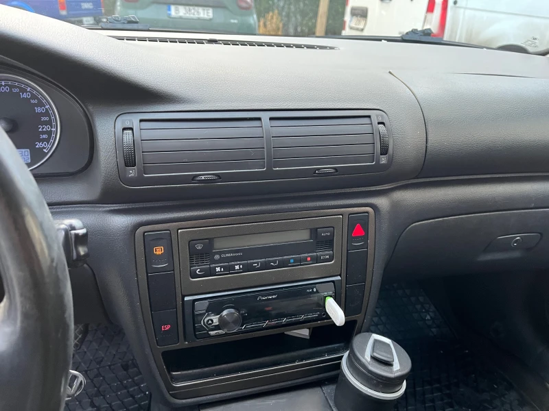 VW Passat 1.9 TDI 131, снимка 15 - Автомобили и джипове - 53407197