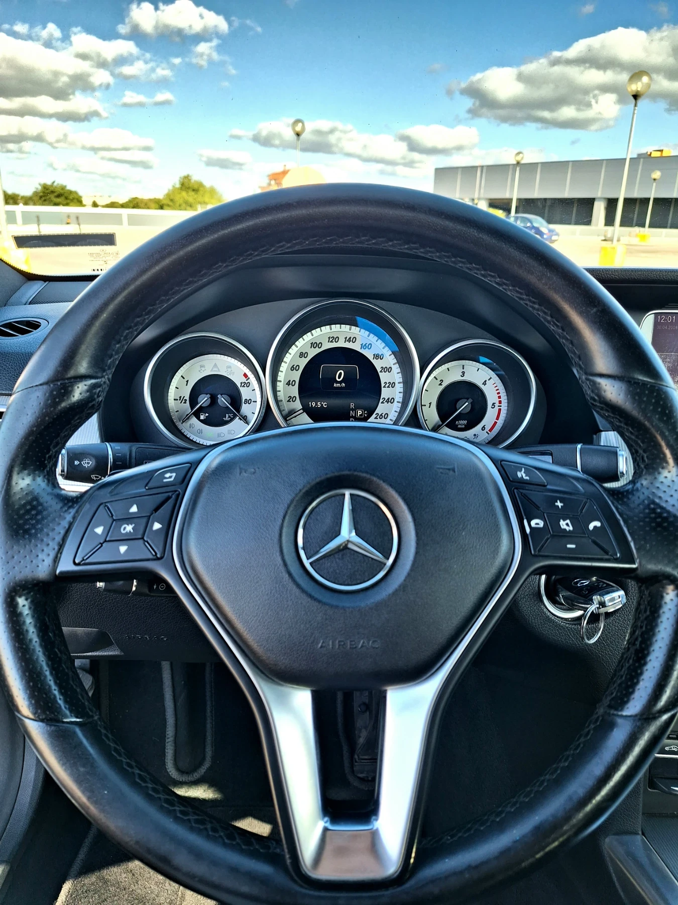 Mercedes-Benz E 200  - изображение 10