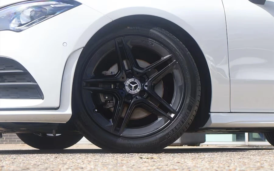 Mercedes-Benz CLA 180 Coupe AMG Line - изображение 6