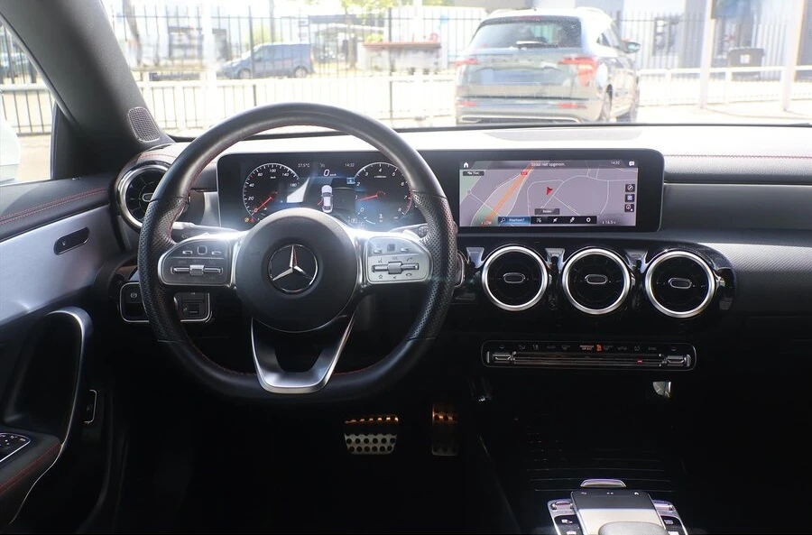 Mercedes-Benz CLA 180 Coupe AMG Line - изображение 10