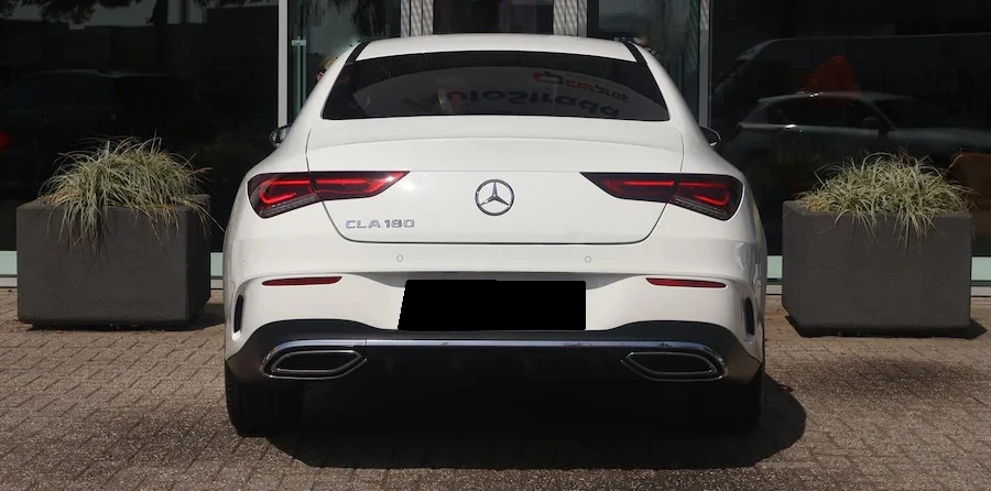 Mercedes-Benz CLA 180 Coupe AMG Line - изображение 3