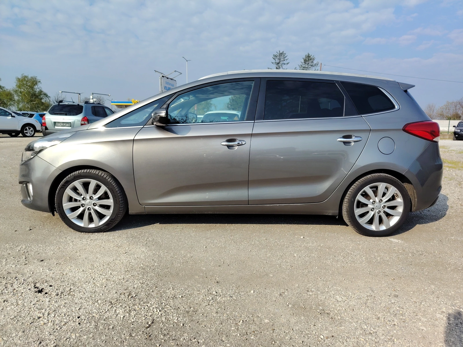 Kia Carens 1.7d 136кс./АВТОМАТ/7места/, снимка 4 - Автомобили и джипове - 54238255