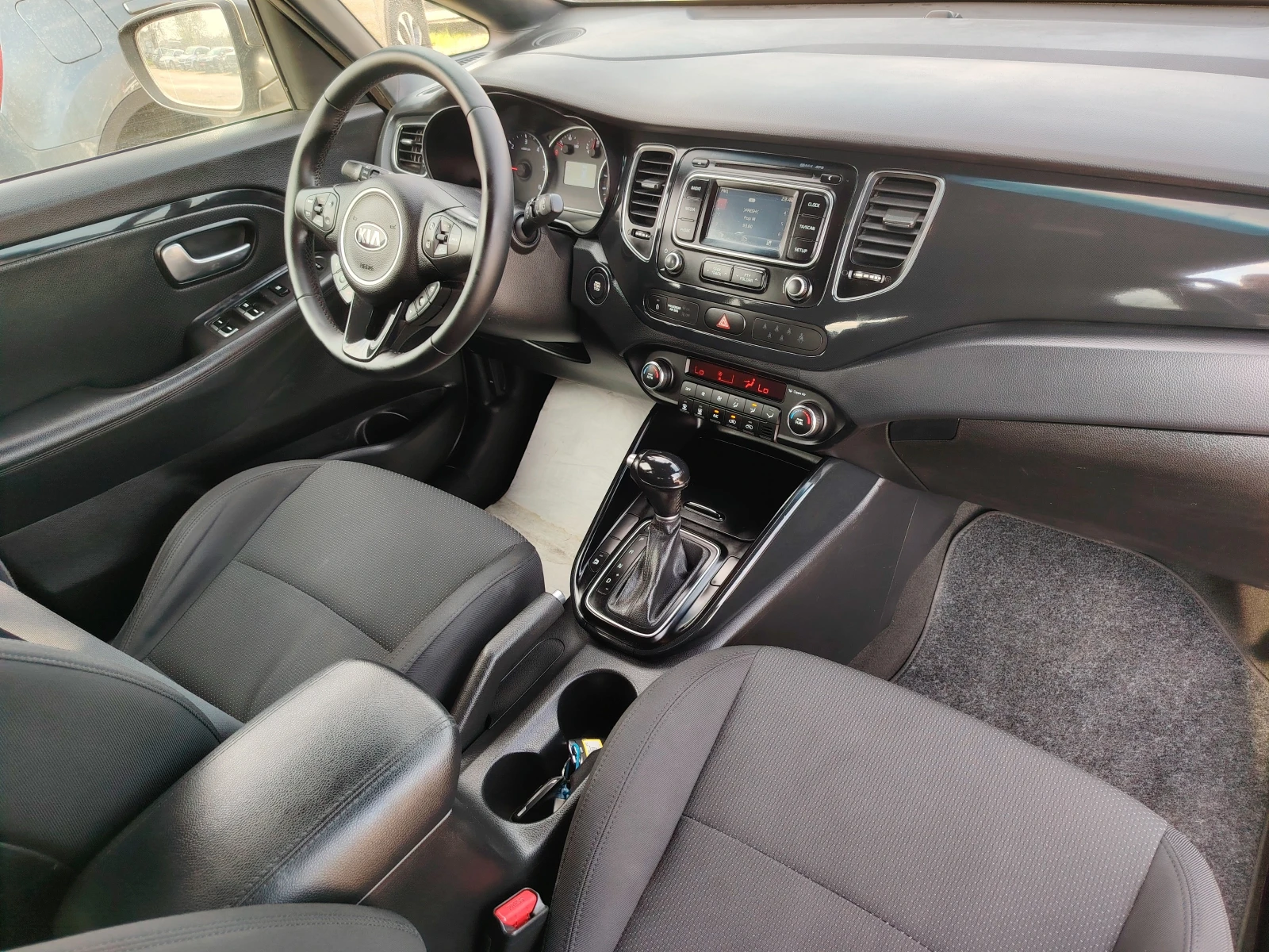 Kia Carens 1.7d 136кс./АВТОМАТ/7места/, снимка 13 - Автомобили и джипове - 54238255