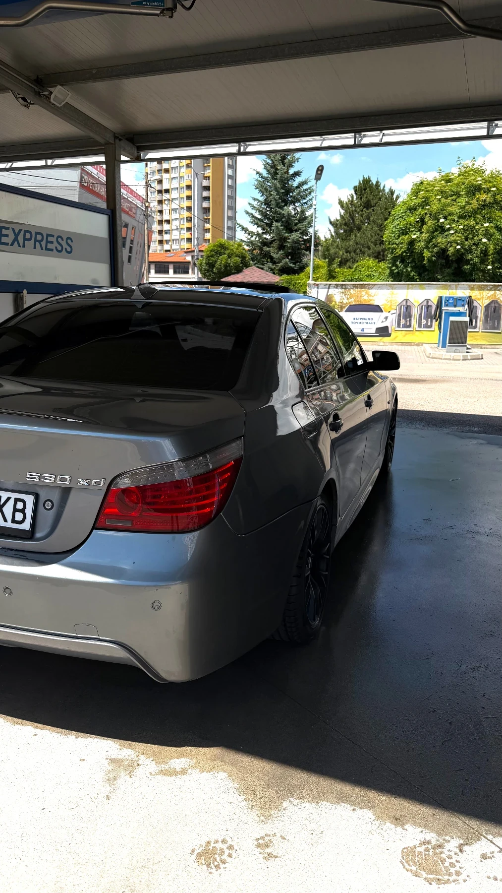 BMW 530 XD   SAT   ЧЕРНА НАПА КОЖА   ДИСТРОНИК и др., снимка 4 - Автомобили и джипове - 55036868