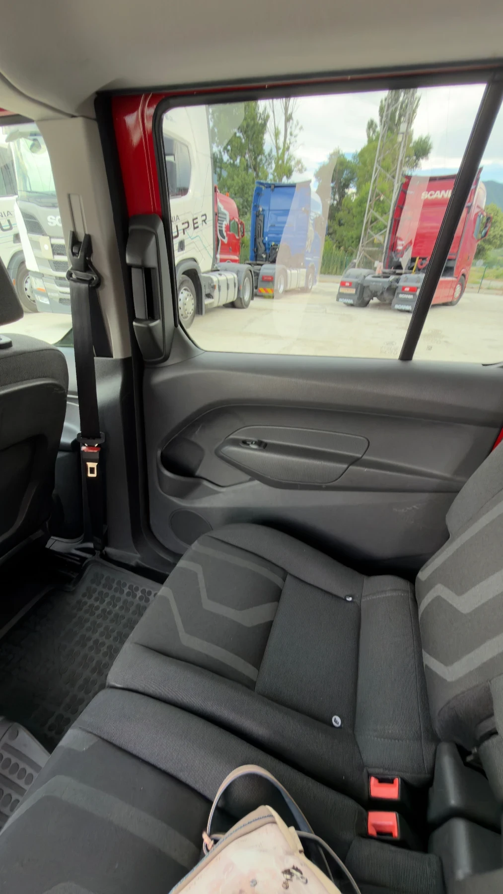 Ford Tourneo Connect, снимка 12 - Автомобили и джипове - 55113992