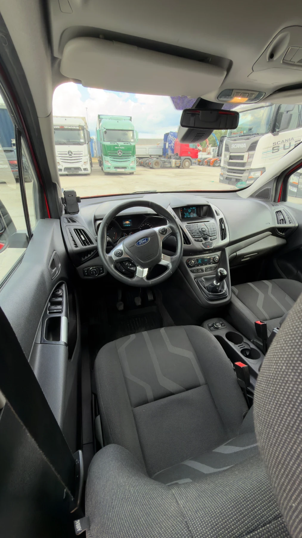 Ford Tourneo Connect, снимка 10 - Автомобили и джипове - 55113992