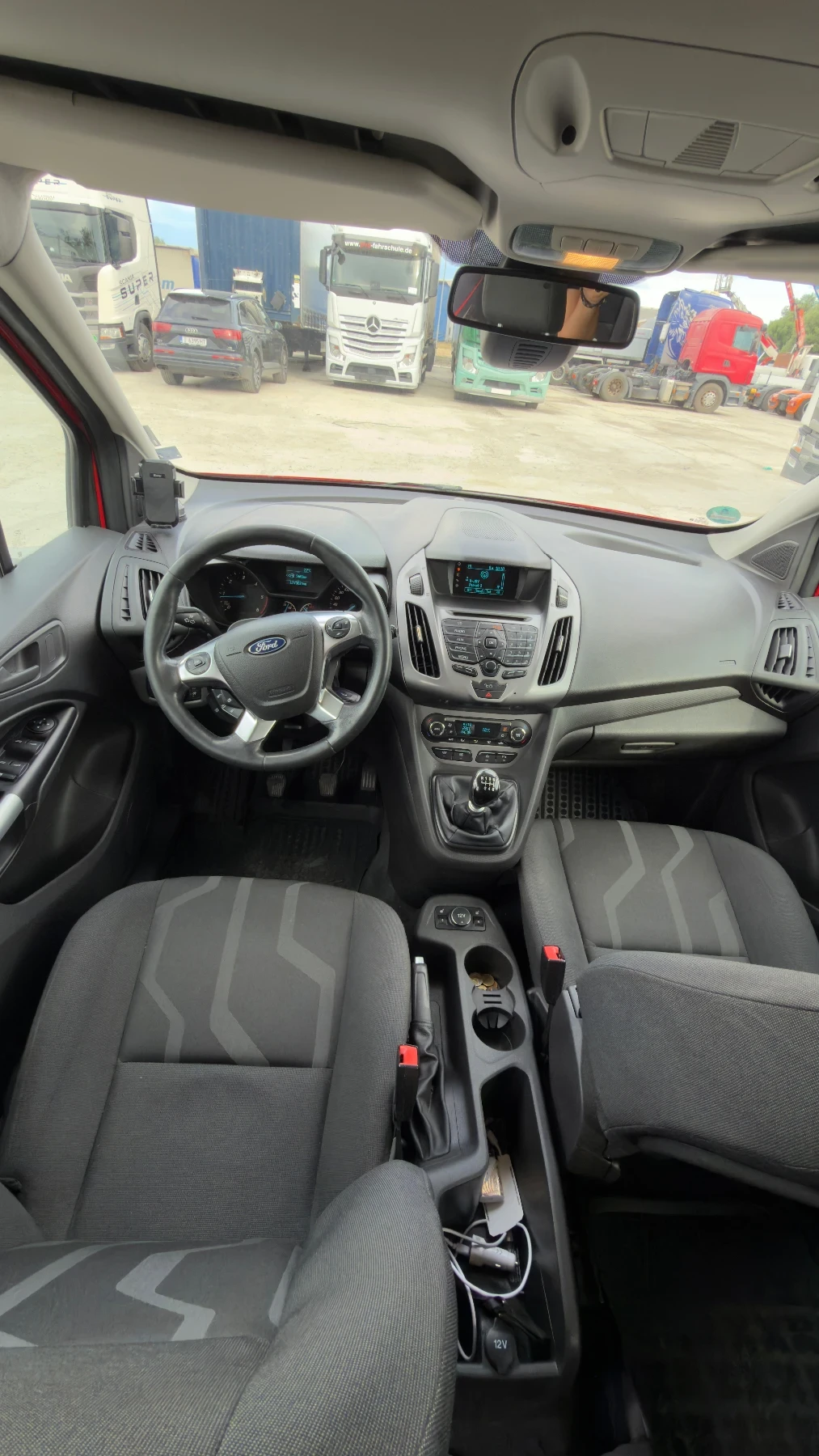 Ford Tourneo Connect, снимка 11 - Автомобили и джипове - 55113992