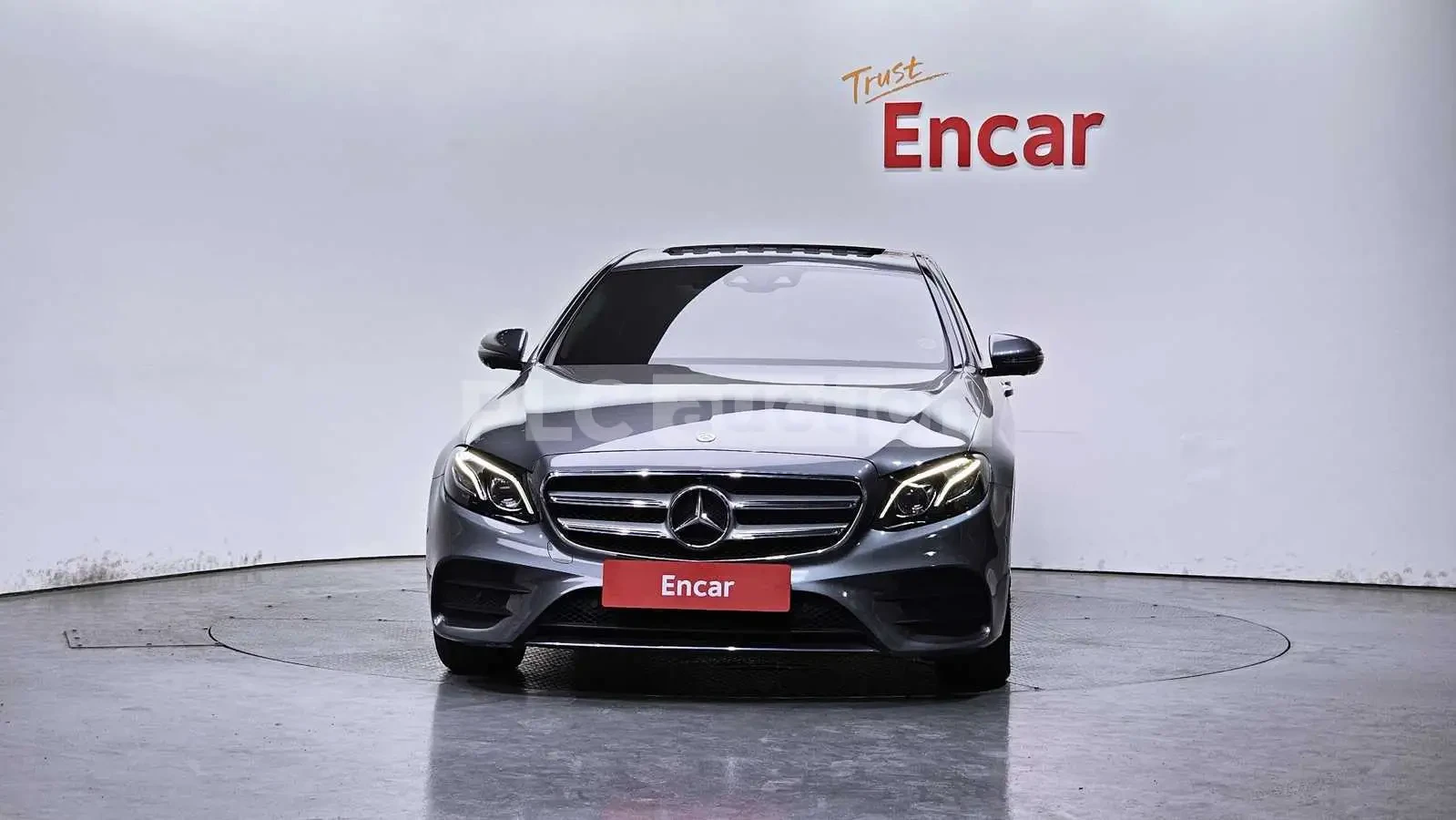 Mercedes-Benz E 300 4MATIC BURMESTER/360/PANO/HEAD UP, снимка 3 - Автомобили и джипове - 55147247