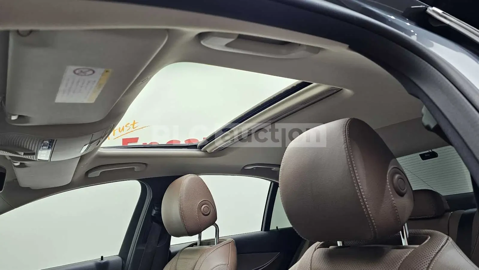 Mercedes-Benz E 300 4MATIC BURMESTER/360/PANO/HEAD UP, снимка 16 - Автомобили и джипове - 55147247