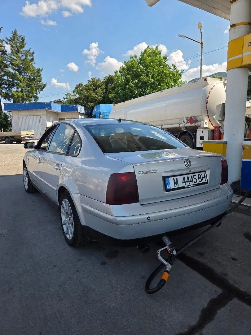 VW Passat, снимка 5 - Автомобили и джипове - 55155092