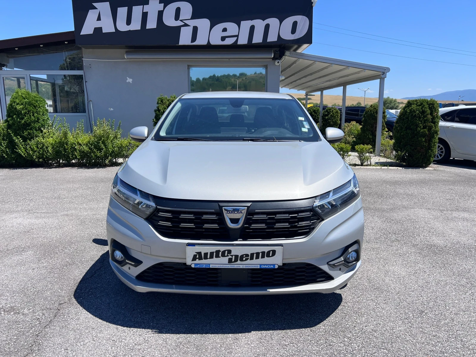 Dacia Logan 1.0i, снимка 2 - Автомобили и джипове - 55240467