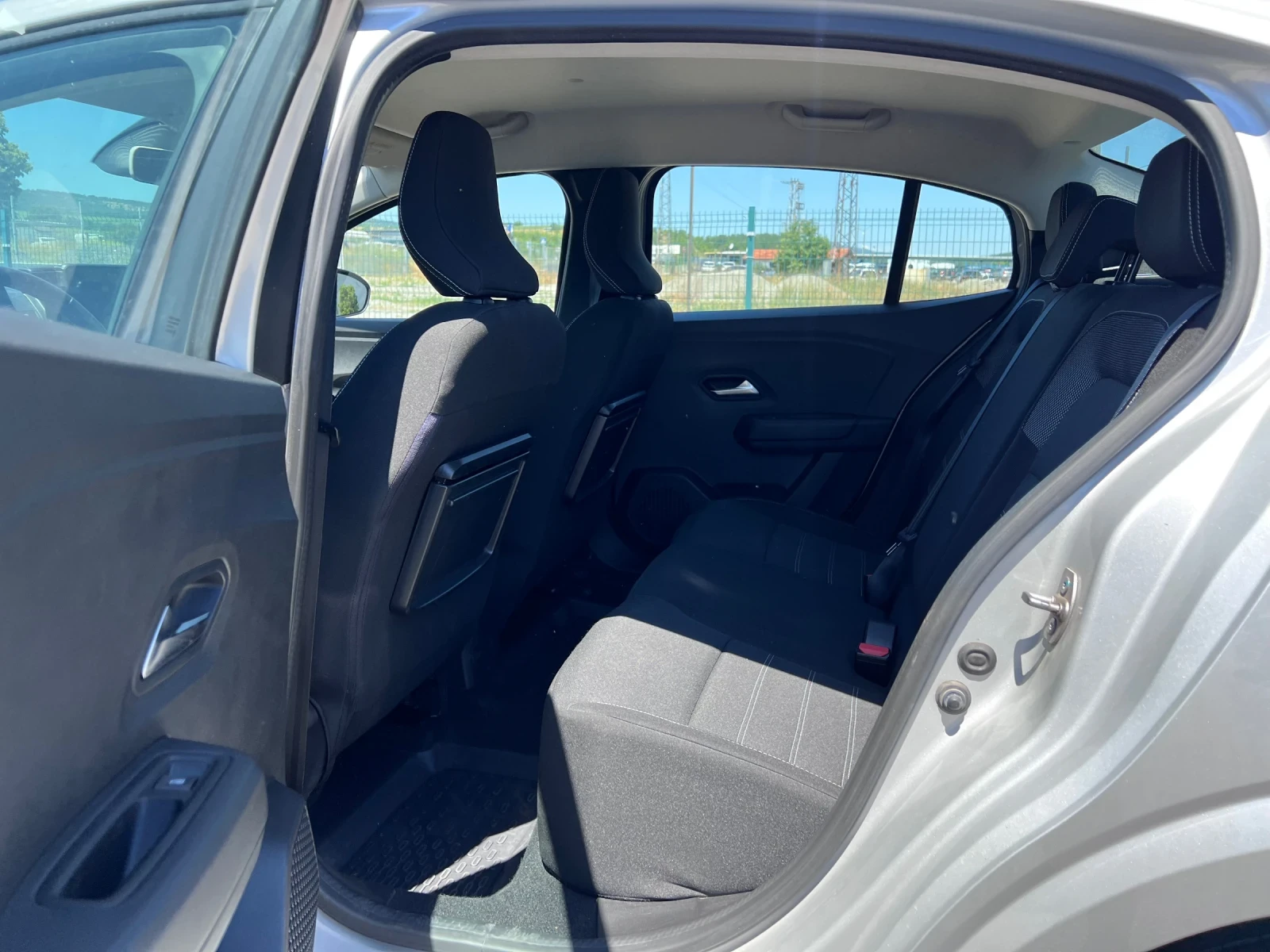 Dacia Logan 1.0i, снимка 8 - Автомобили и джипове - 55240467