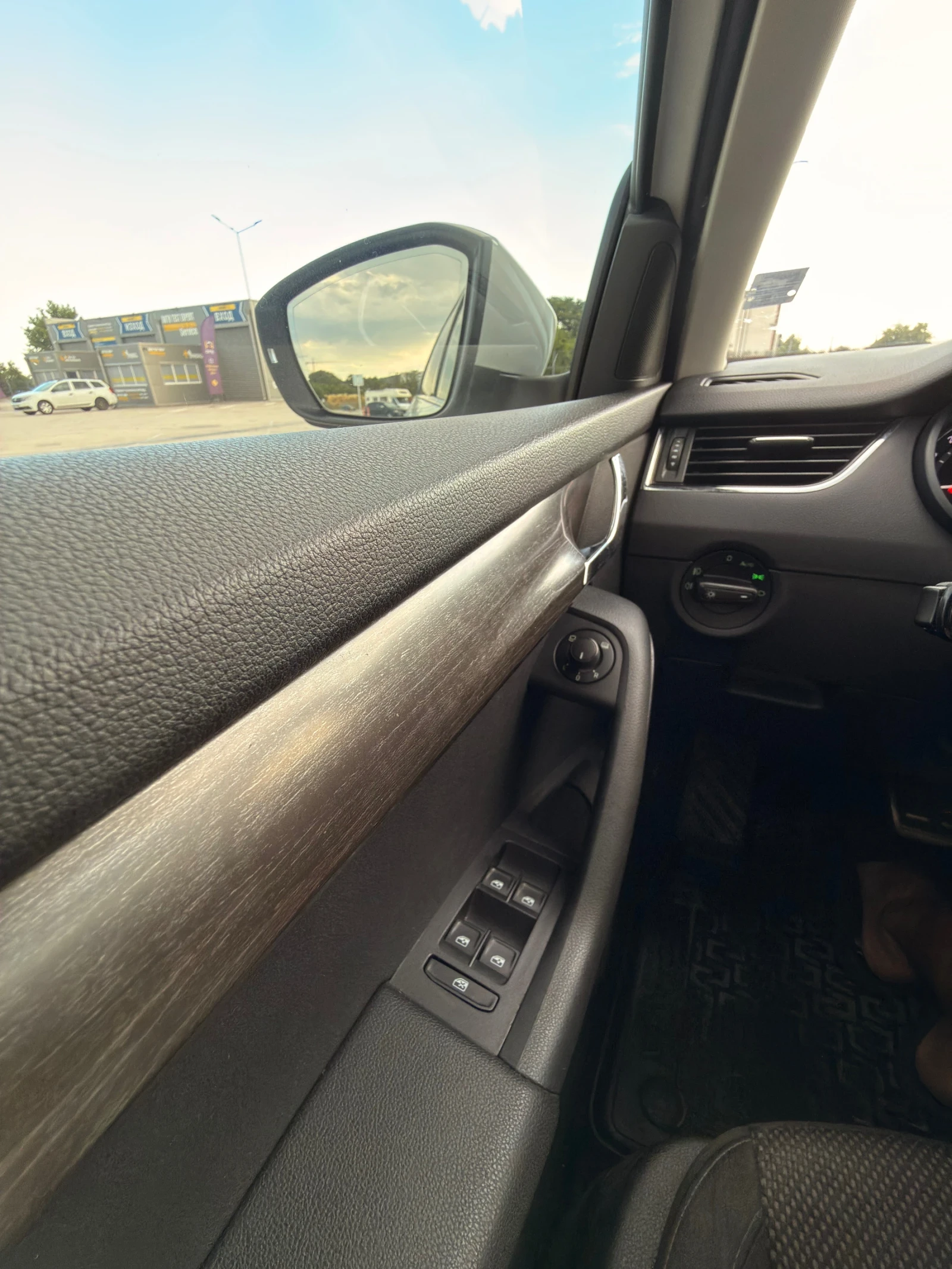 Skoda Octavia Scout , снимка 14 - Автомобили и джипове - 55371554