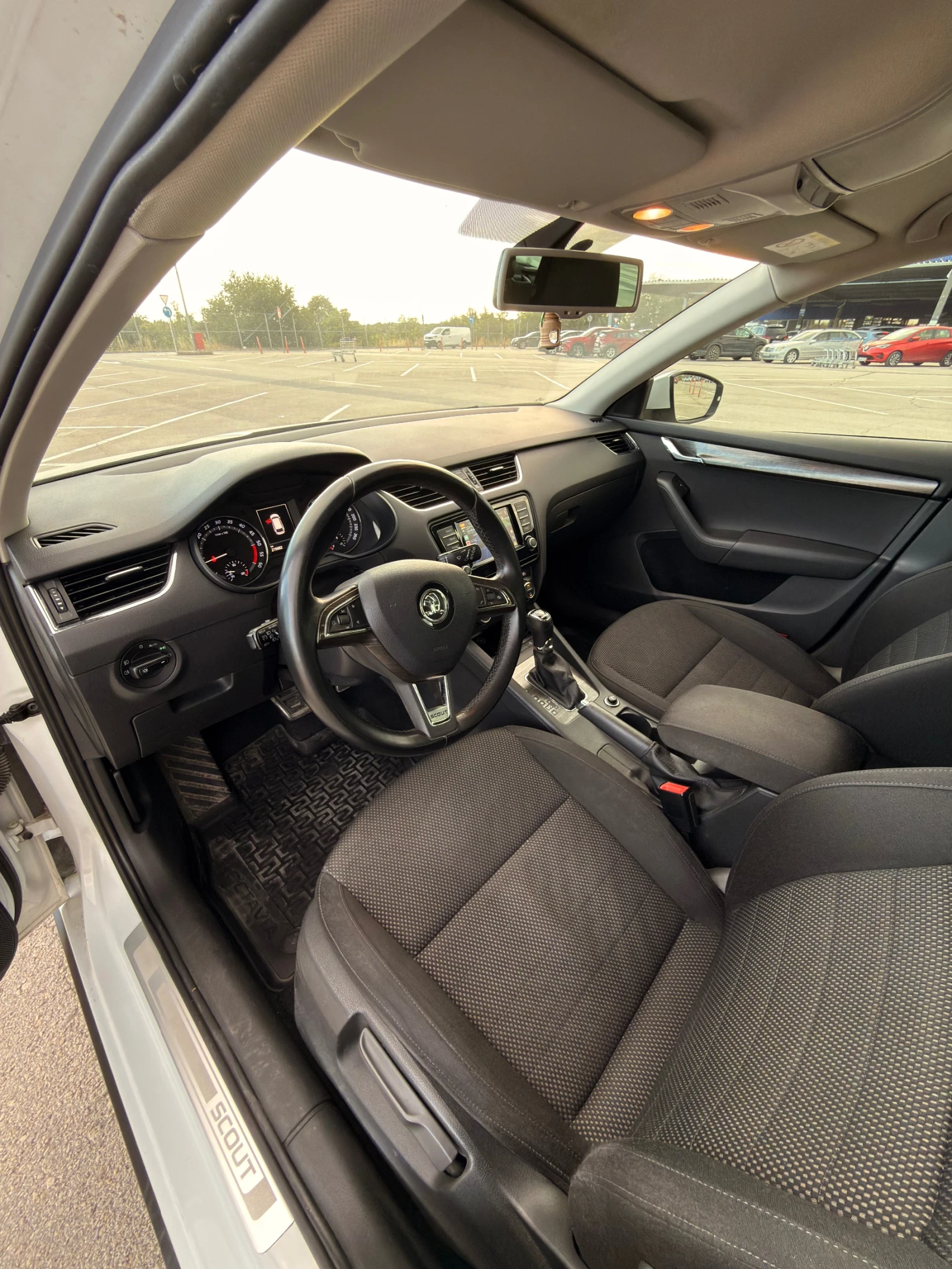 Skoda Octavia Scout , снимка 13 - Автомобили и джипове - 55371554