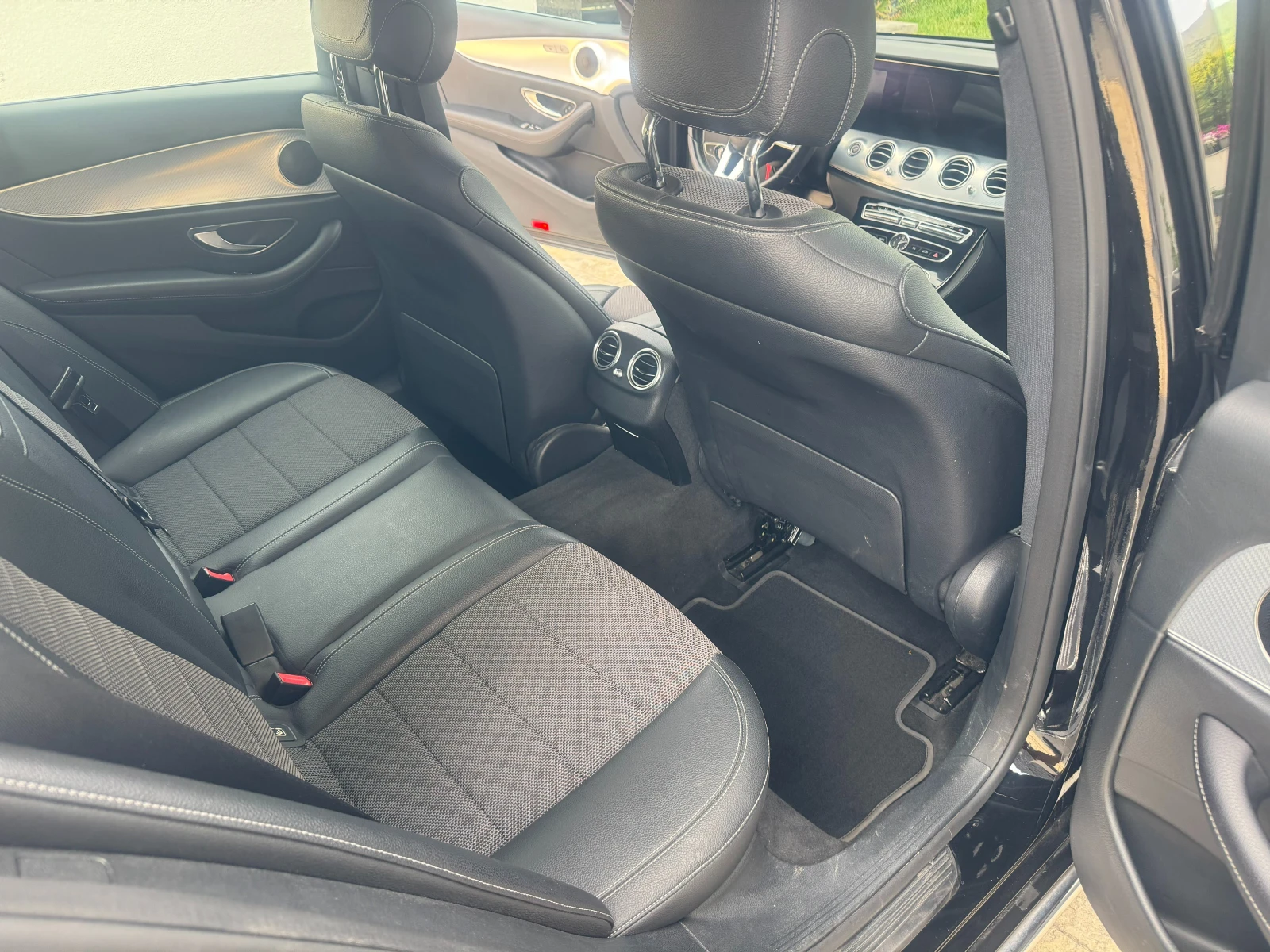 Mercedes-Benz E 220, снимка 13 - Автомобили и джипове - 55656727