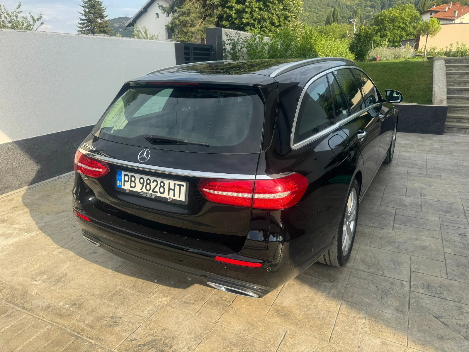 Mercedes-Benz E 220, снимка 8 - Автомобили и джипове - 55656727