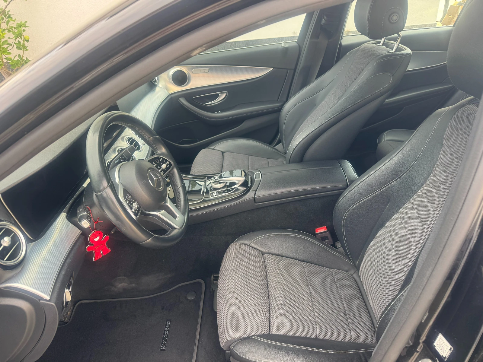 Mercedes-Benz E 220, снимка 12 - Автомобили и джипове - 55656727